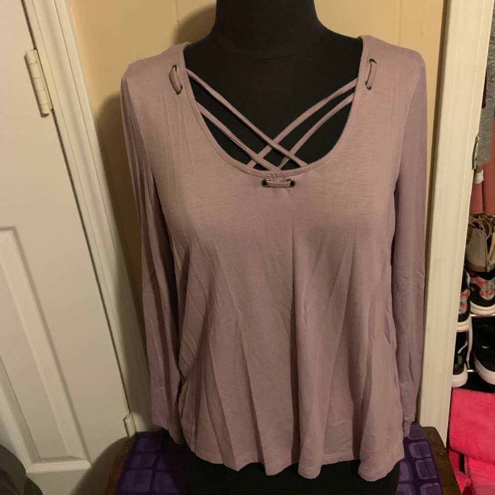 4/$20 Long sleeve with cross cross neckline
